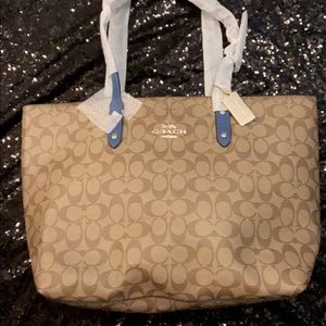 🌺🌸new coach purse navy blue straps